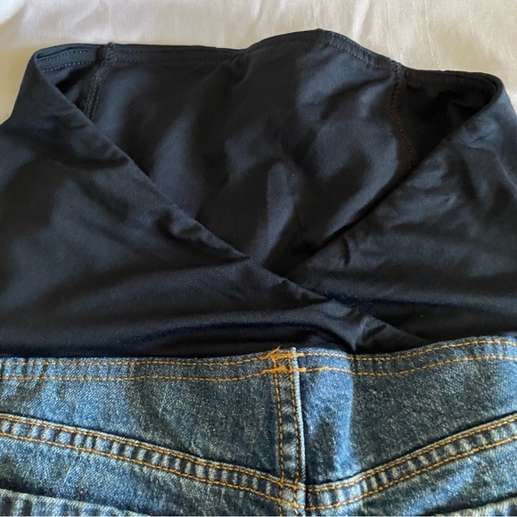 Crossover Panel Midi Shorts - Picture 7 of 10